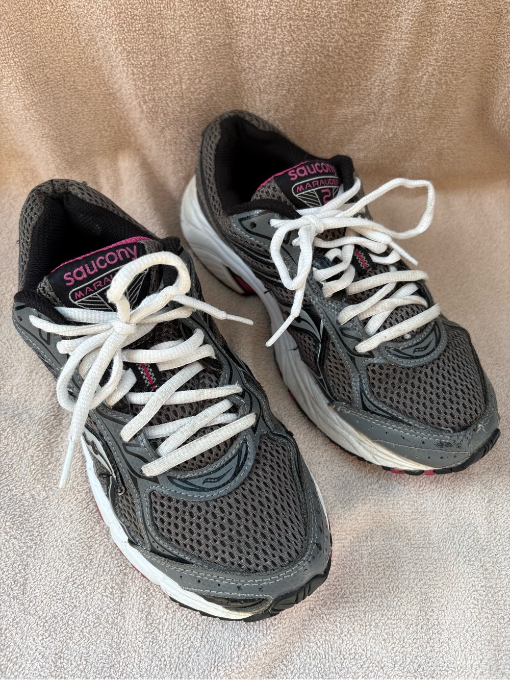 Saucony Marauder 2 Women’s Size 8 Gray Pink Running Athletic Shoes